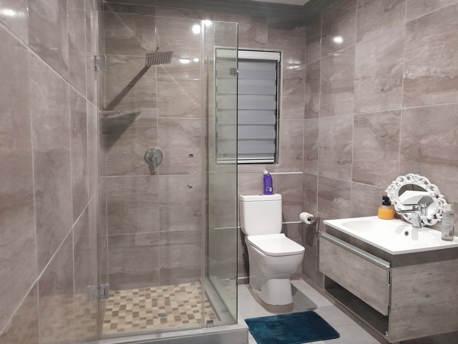 6 Bedroom Property for Sale in Kosmos Ridge North West